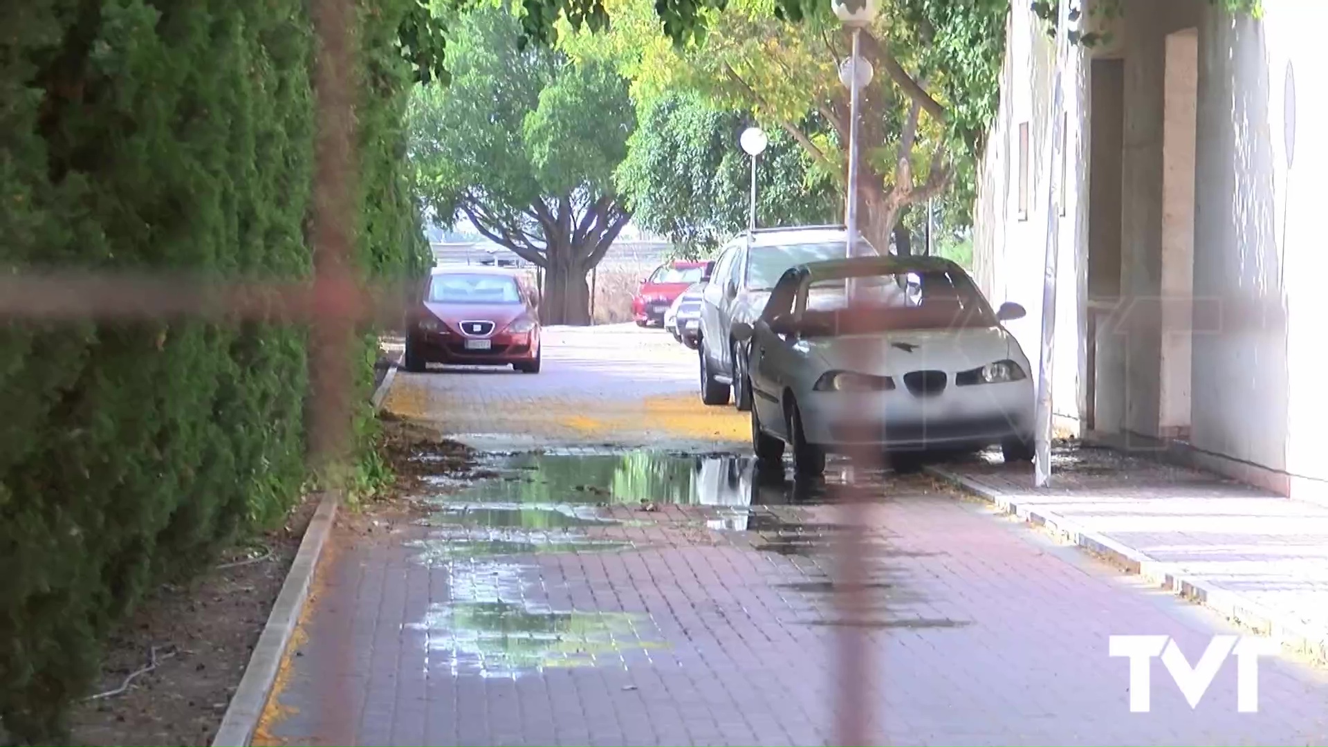 Imagen de Un vehículo se incendia en el parking del centro de salud del Acequión