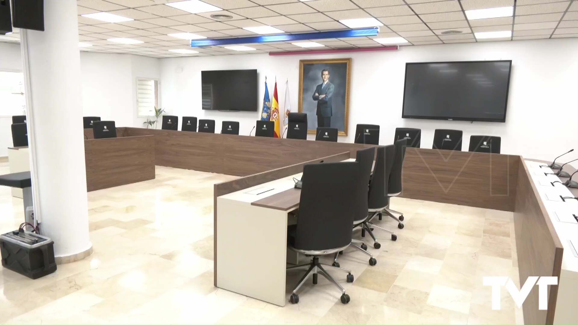 Imagen de El ejecutivo local remodela las tribunas del salón de plenos del ayuntamiento 