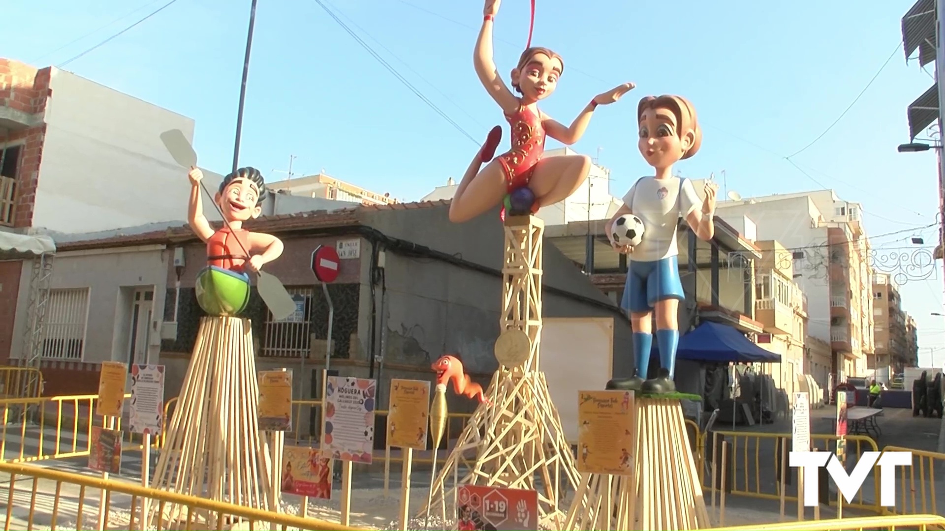 Imagen de Días de trabajo en la plantá de los dos monumentos de la Hoguera Molinos del Calvario 2025 