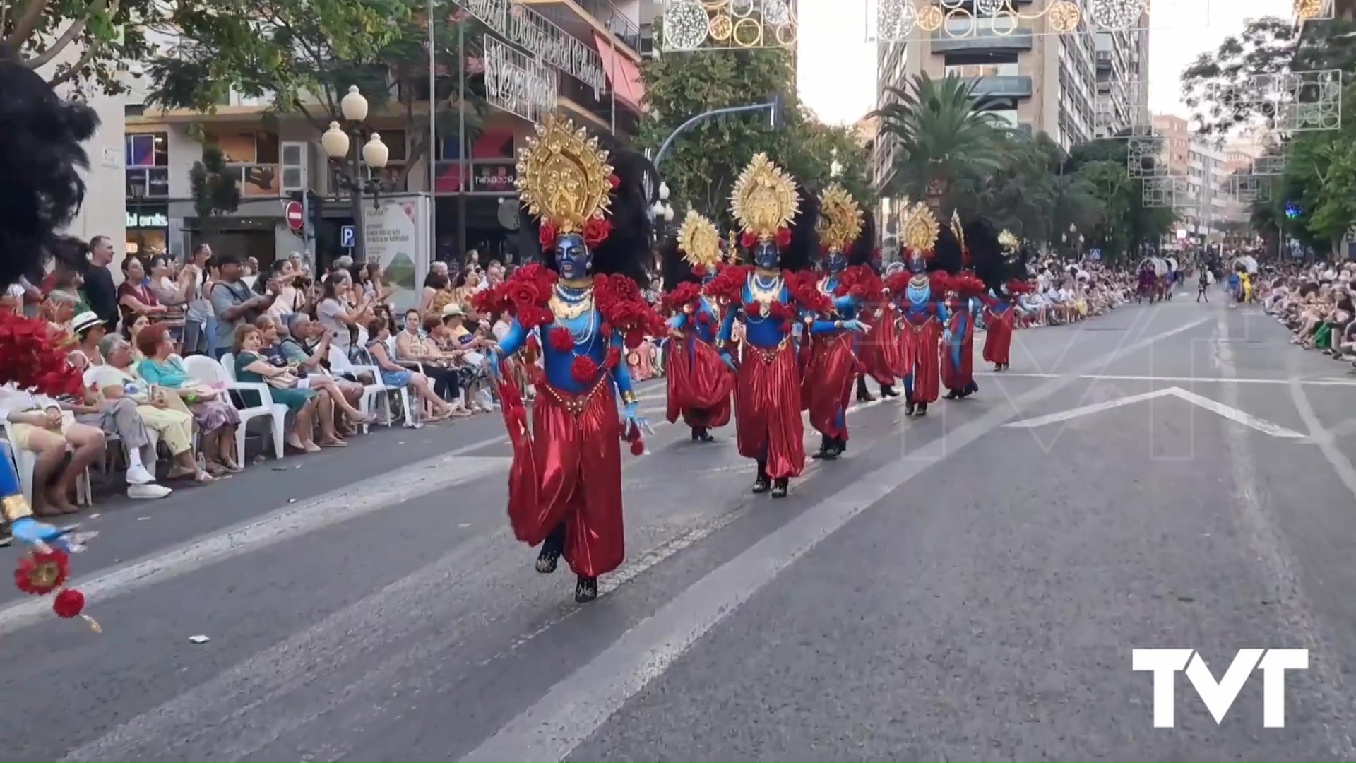 Imagen de El carnaval de Torrevieja protagonista en el Desfile Folclórico internacional de las Hogueras de Alicante 