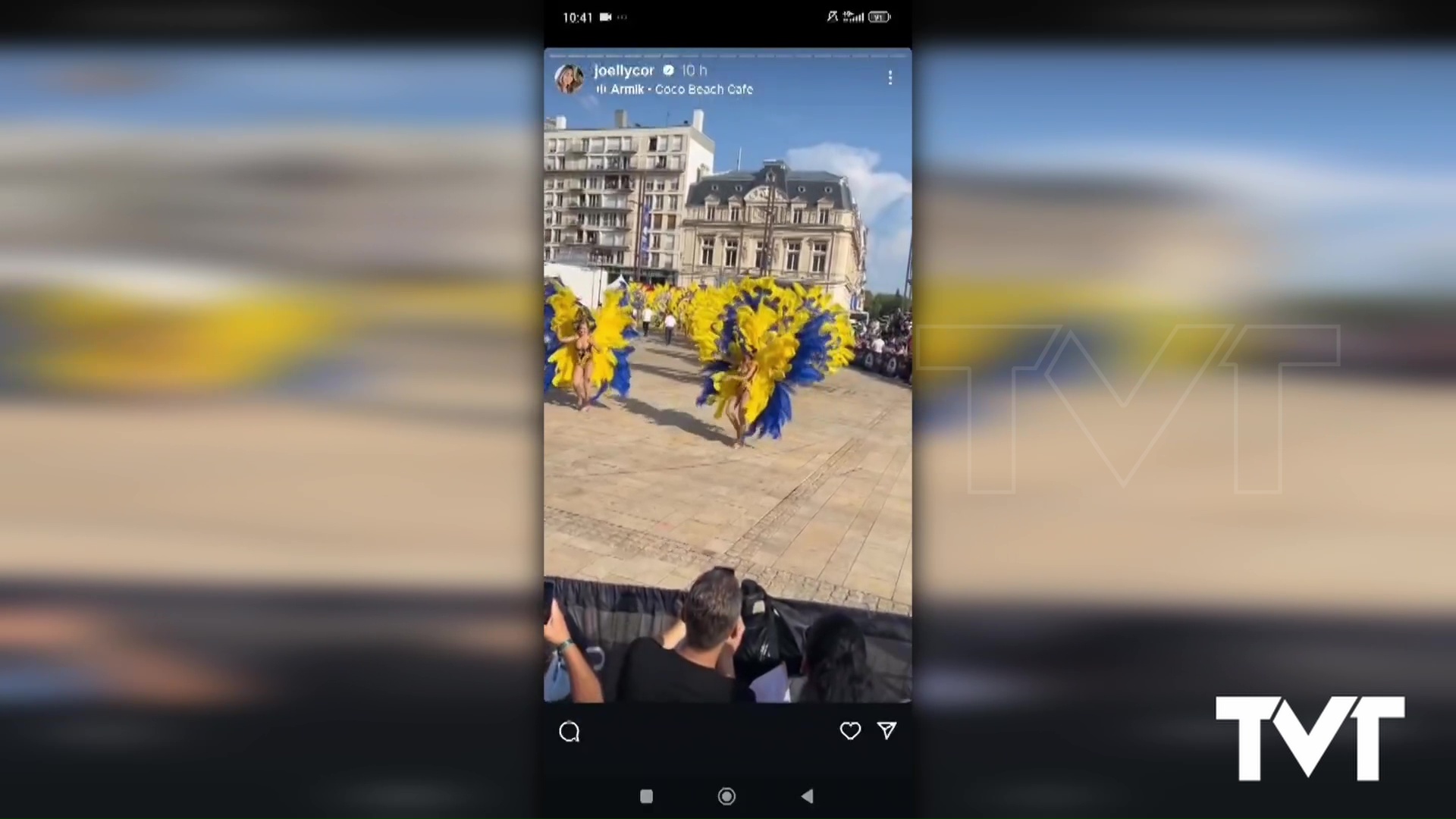 Imagen de  La comparsa La Sal de Torrevieja sorprende de nuevo a nivel internacional con su desfile en las 24 horas de Le Mans 