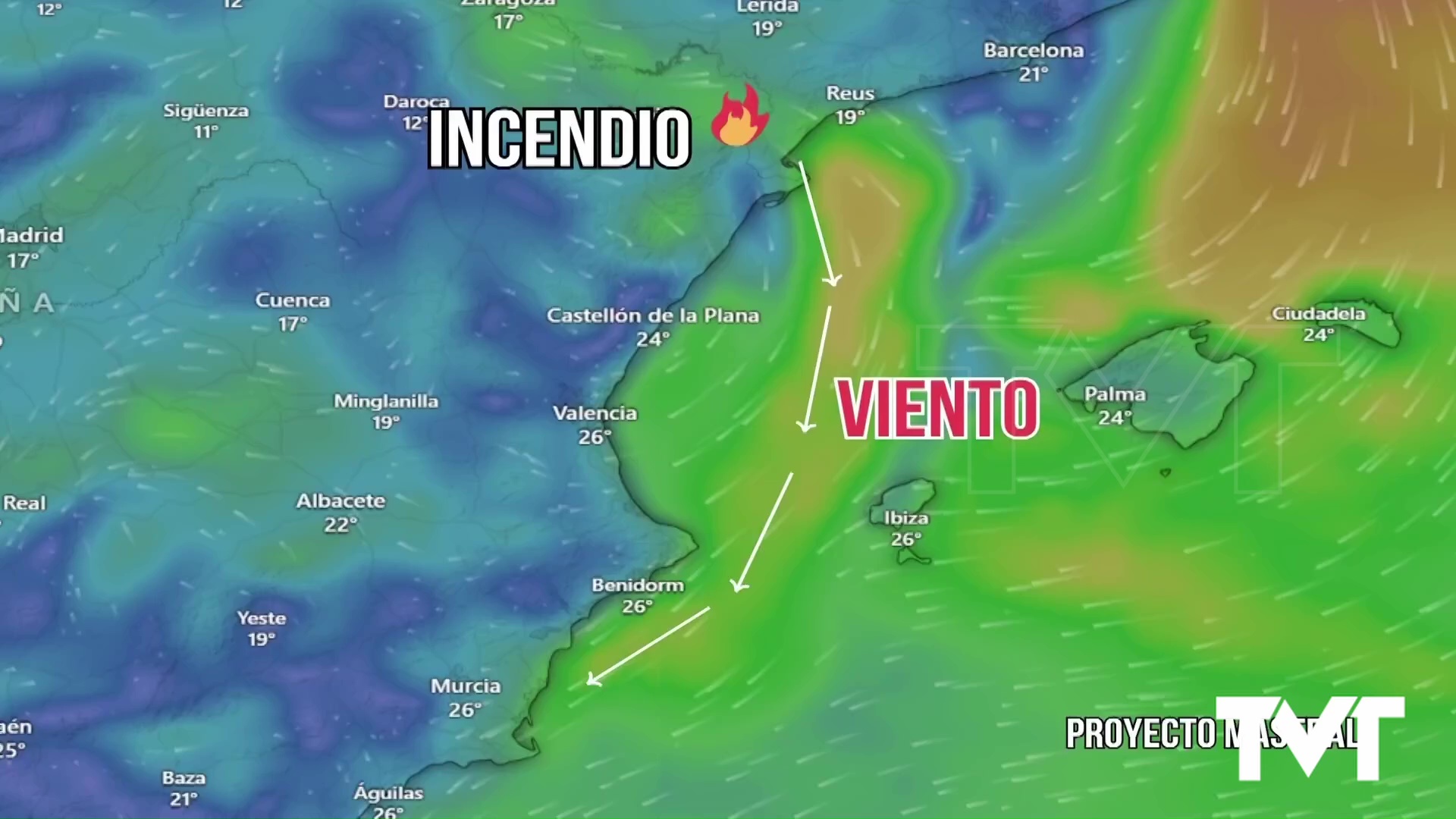 Imagen de El viento traslada el humo del fuerte incendio de Tarragona hasta Torrevieja
