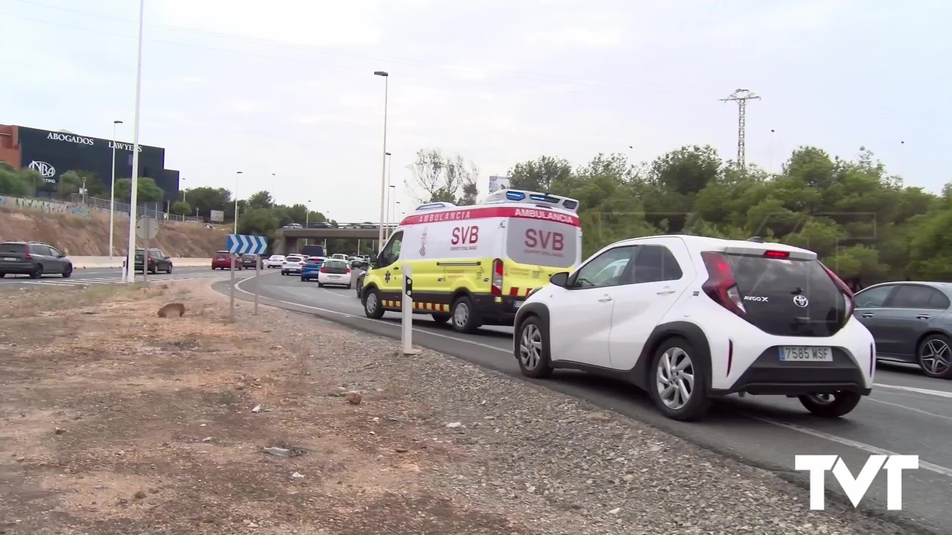 Imagen de Largas colas, retenciones, y gran suplicio para los conductores. La imagen de todos los veranos en Torrevieja 