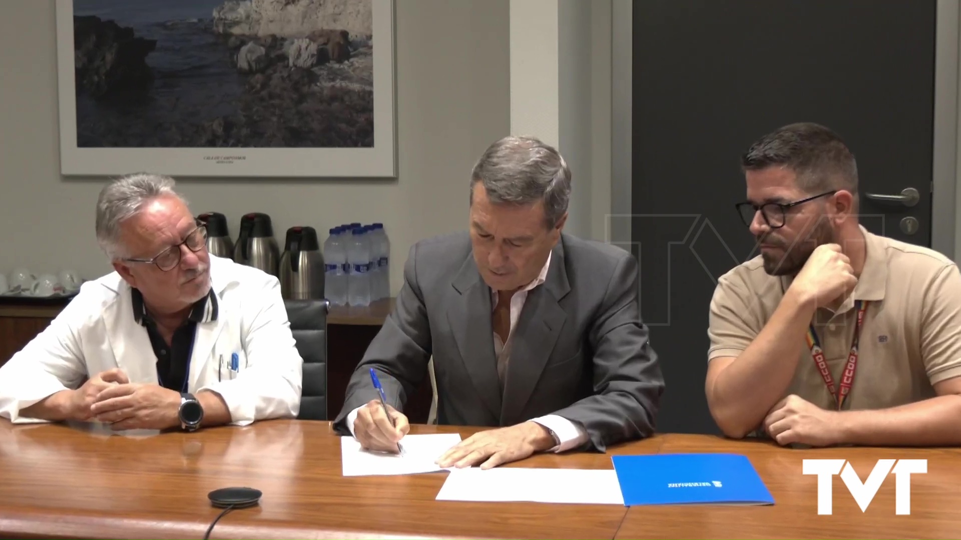 Imagen de Firmado acuerdo de las condiciones de trabajo del personal laboral a extinguir del departamento de salud de Torrevieja 