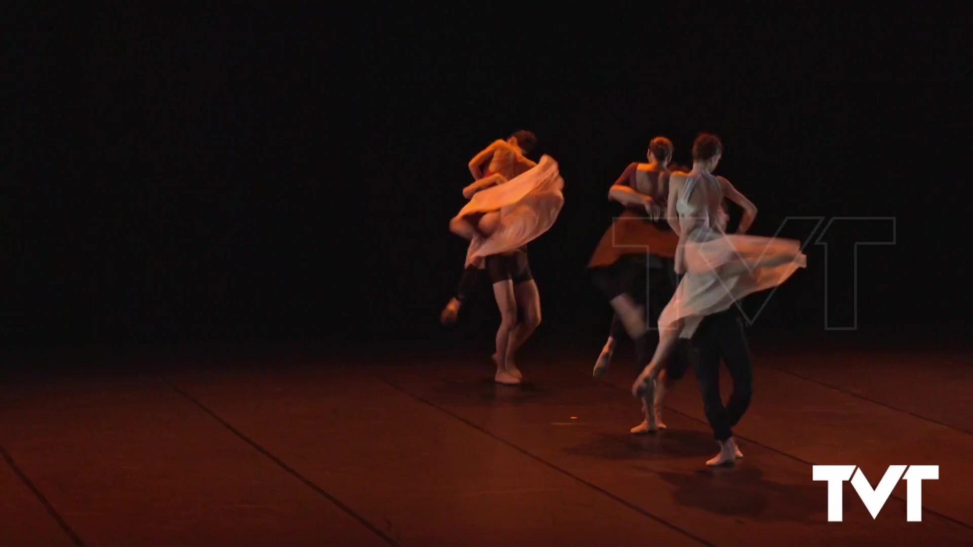 Imagen de El teatro se llenó para disfrutar con la danza de la compañía Nacho Duato 