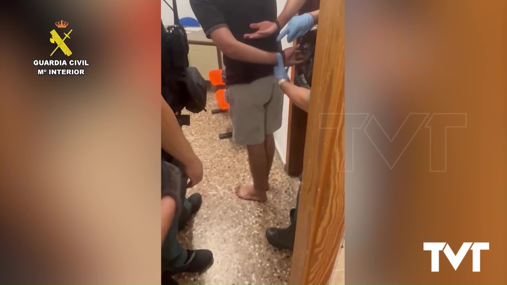 Imagen de Detenidos dos individuos tras una conducción peligrosa y la incautación de casi un kilo de hachís  