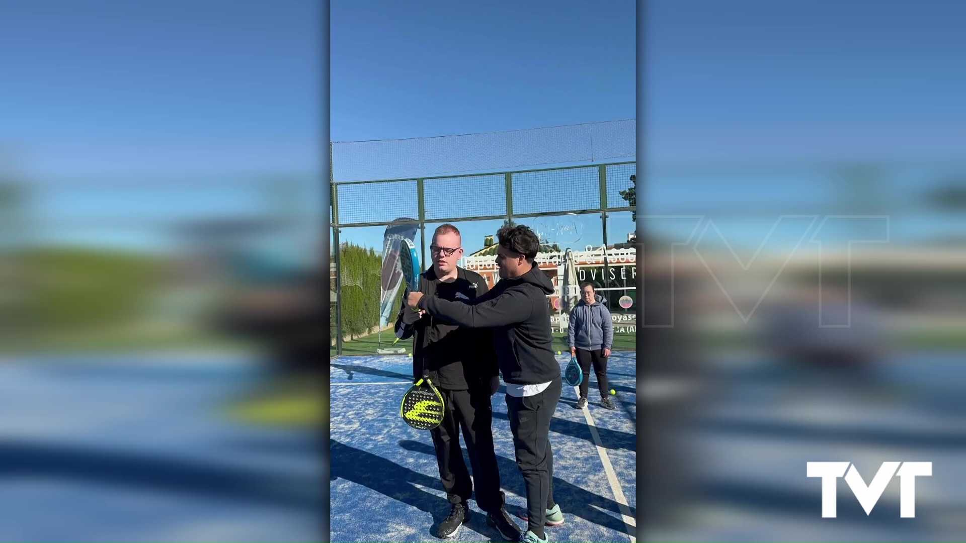 Imagen de Visita del Centro Ocupacional ALPE al Club de Tenis Torrevieja