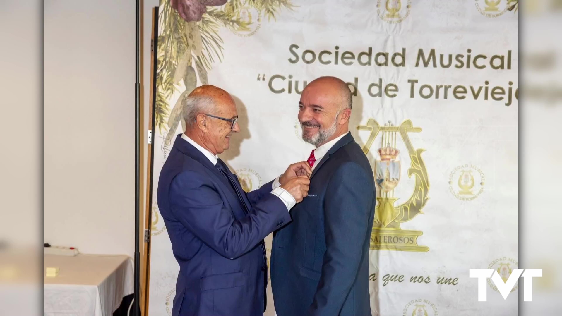 Imagen de Los Salerosos conceden su escudo de oro a Jose Antonio Quesada 