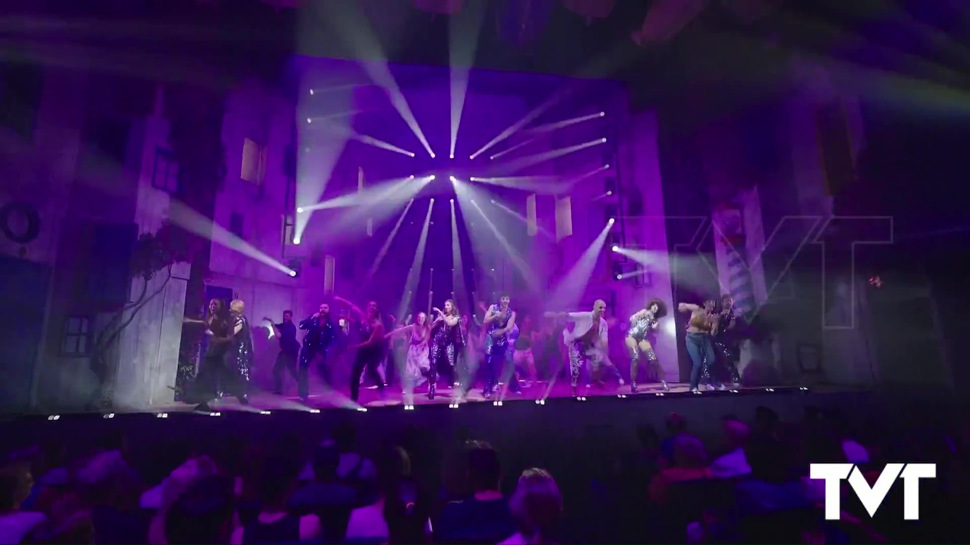 Imagen de Mamma Mía, el musical cautivó al público en el teatro municipal de Torrevieja 