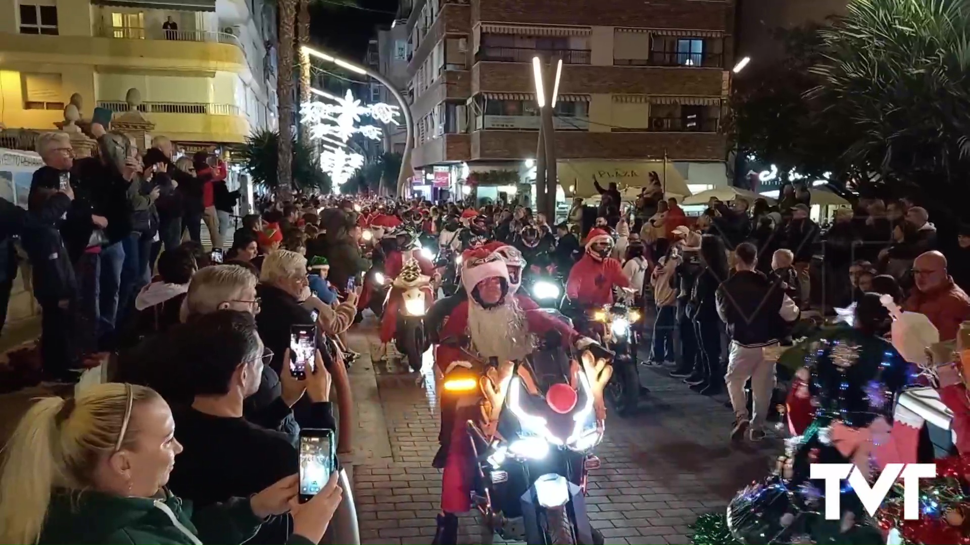 Imagen de La Motopapanoelada convertida en noble y solidaria causa y un enorme atractivo de la Navidad en Torrevieja