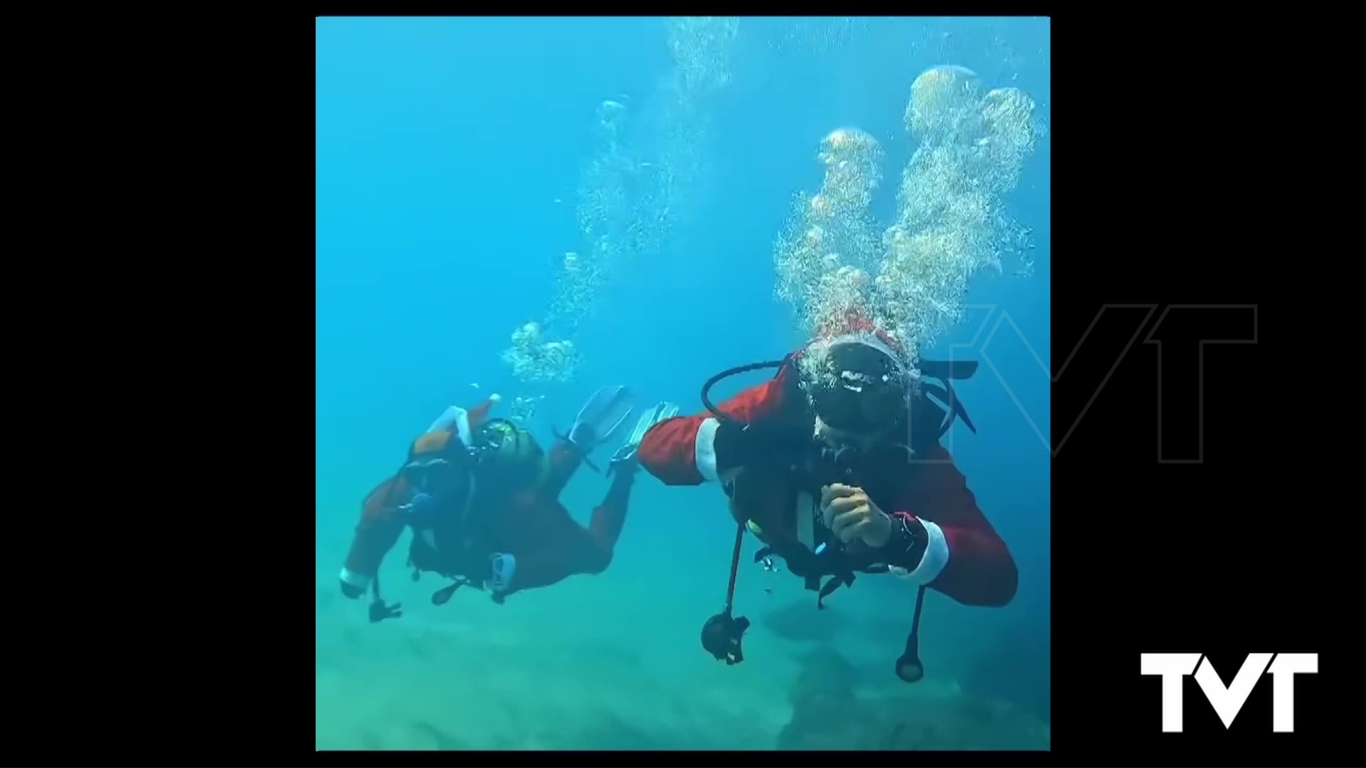 Imagen de Brindis navideño pasado por agua