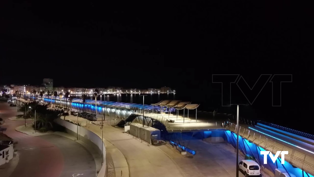 Imagen de Se estrena la nueva iluminación arquitectónica del Dique de Levante