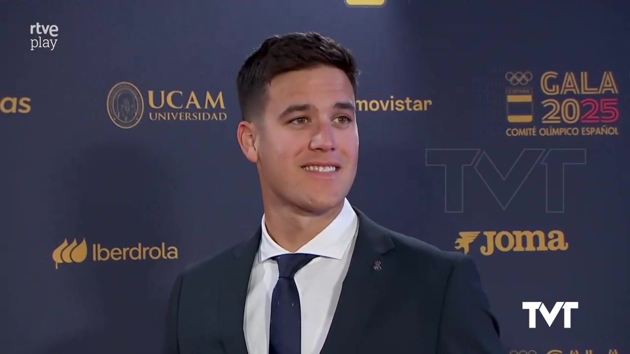 Imagen de El remero torrevejense Ander Martín en la ceremonia del Comité Olímpico Español