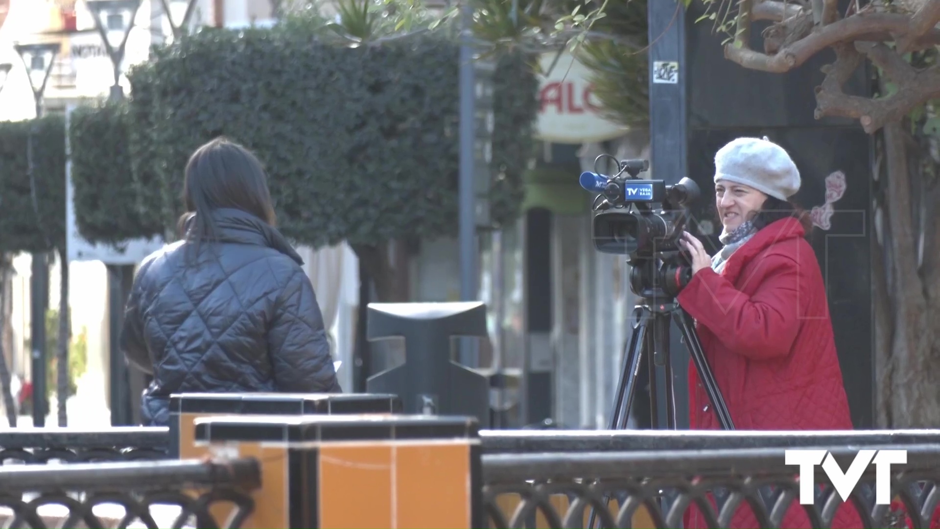 Imagen de Maribel González, cámara y editora de TVT, reconocida por la corporación municipal como «Profesional de los Medios de Comunicación local»