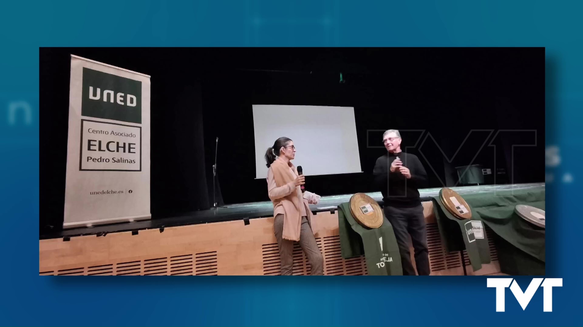 Imagen de Los dilemas periodísticos a debate en la sesión del Cine crítico del Aula UNED Torrevieja