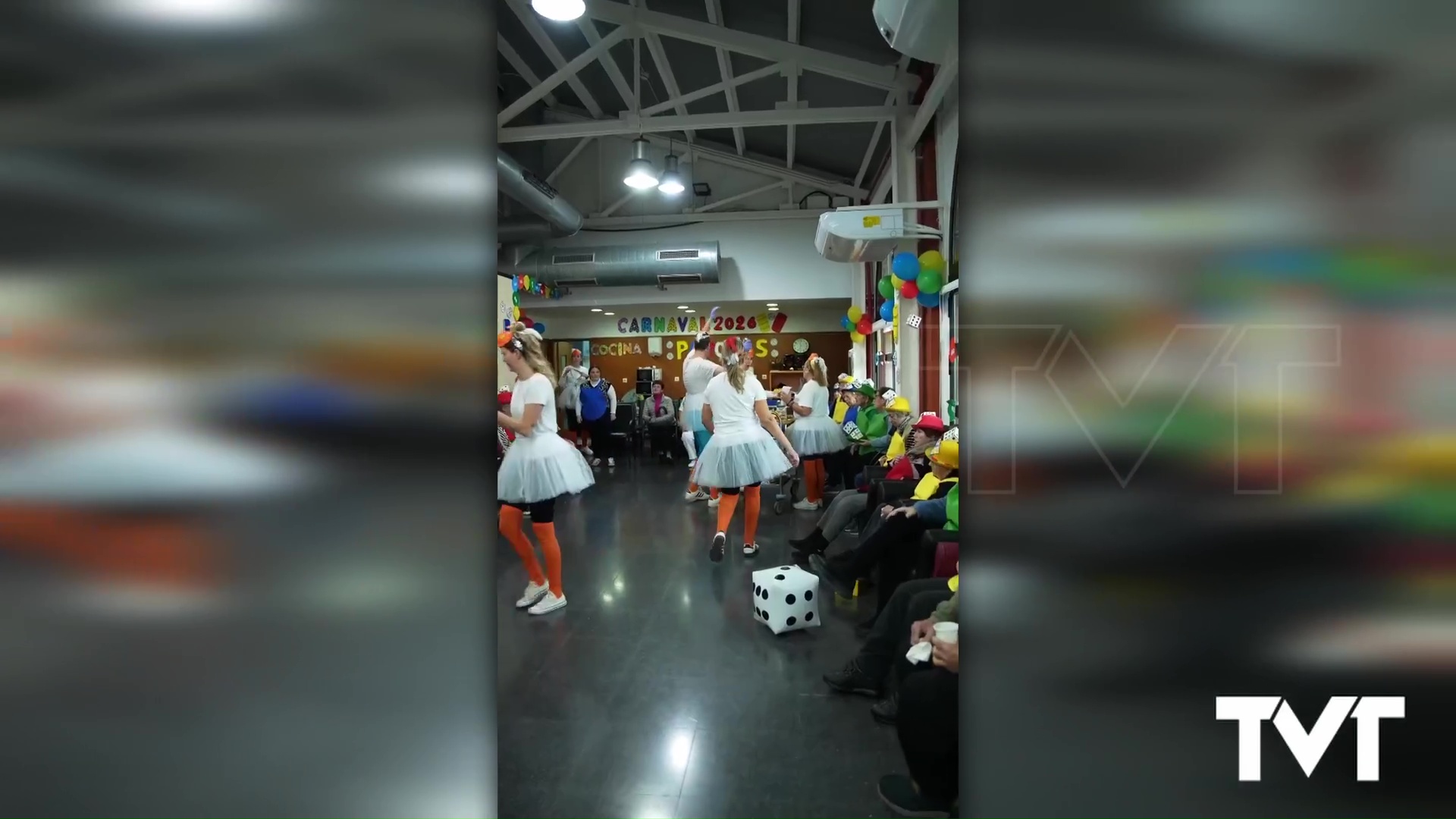 Imagen de La alegría del Carnaval y la danza llega al centro AFA Torrevieja