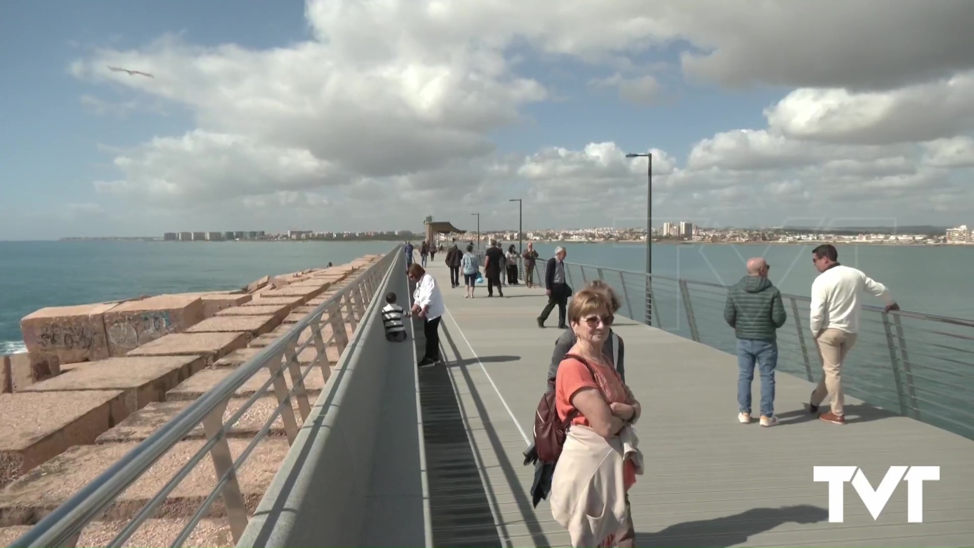 Imagen de El paseo del Dique de Levante ya puede ser disfrutado a excepción del acceso 