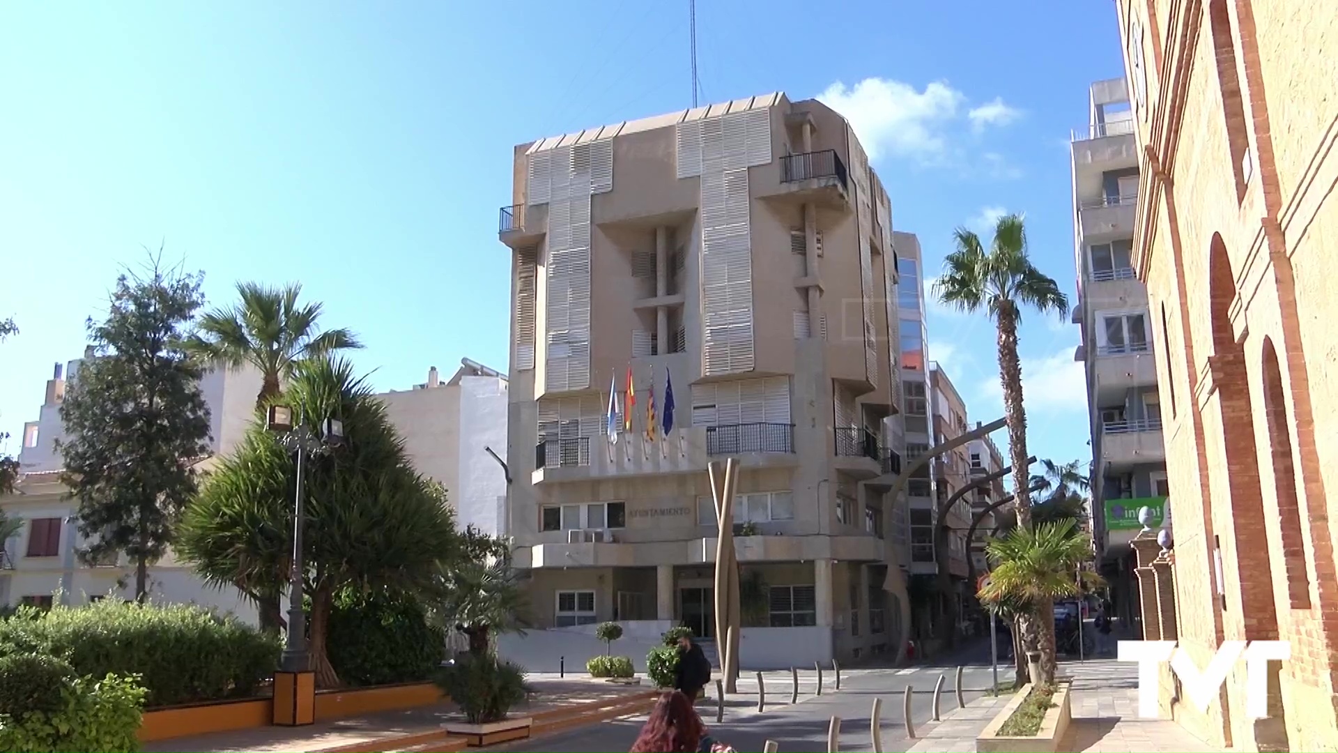 Imagen de El ayuntamiento tramita operación de endeudamiento por 17,2 millones de euros para financiar las obras de reordenación del puerto y obras de remodelación de las Eras de la Sal