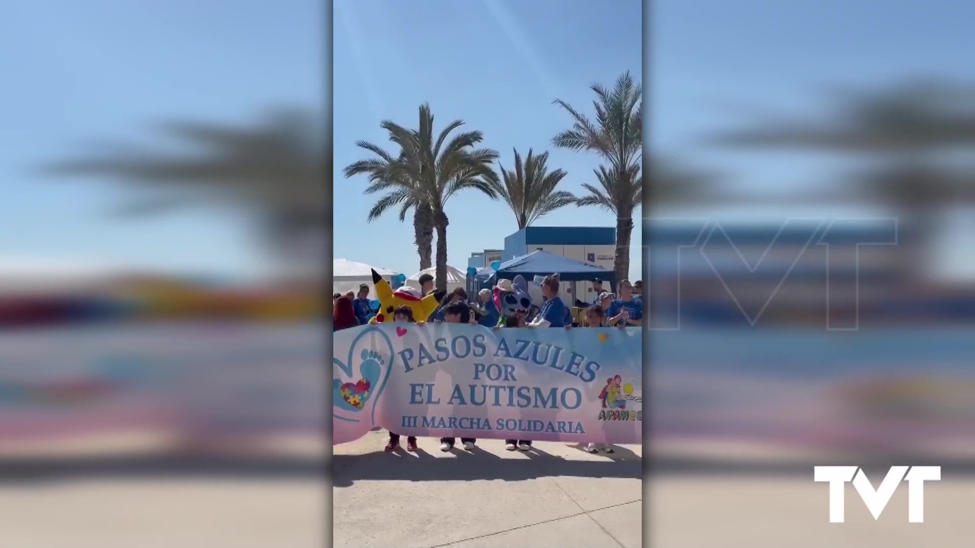 Imagen de Torrevieja se tiñe de azul por el autismo