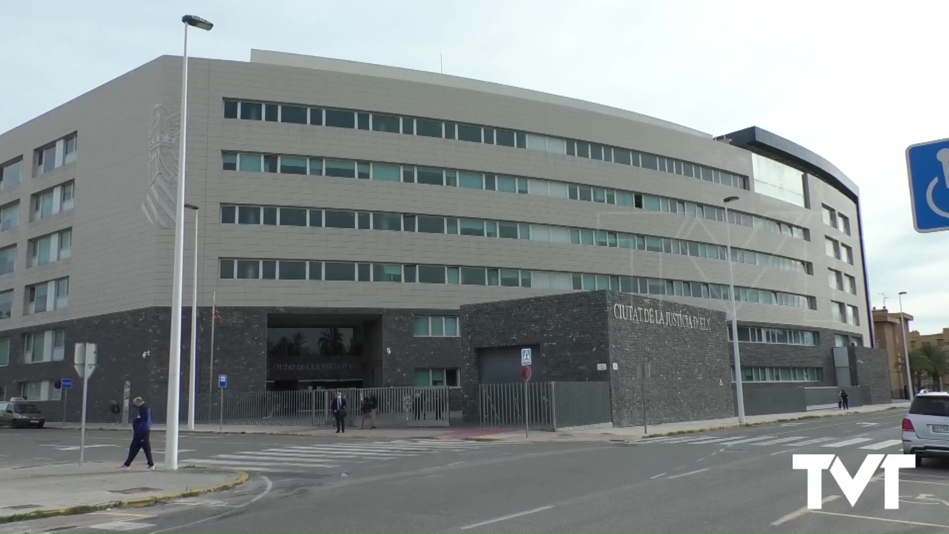 Imagen de Juicio a un hombre por presuntamente abusar sexualmente de una mujer tras robarle en Torrevieja