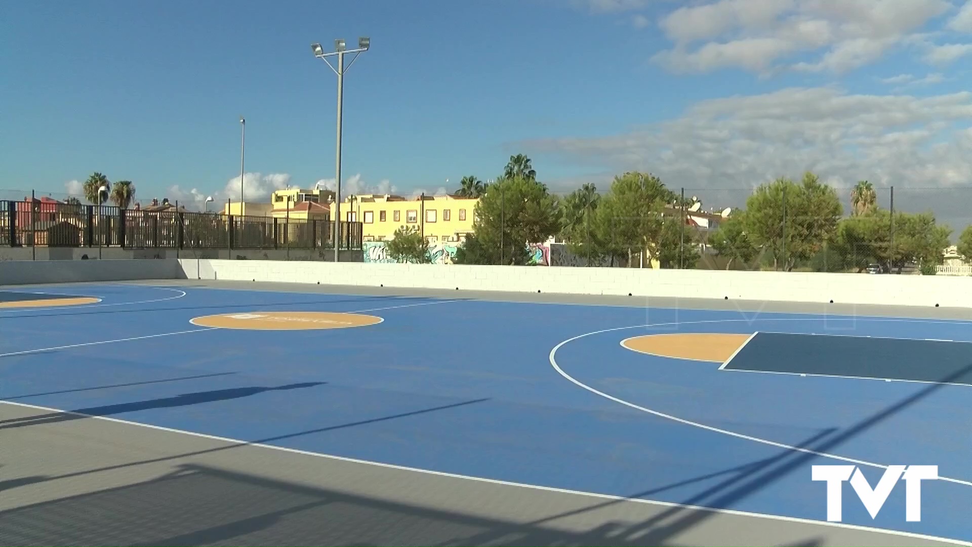 Imagen de 640.000 euros se invertirán para la reparación de cuatro pistas deportivas exteriores en La Mata, Cabo Cervera y Los Balcones