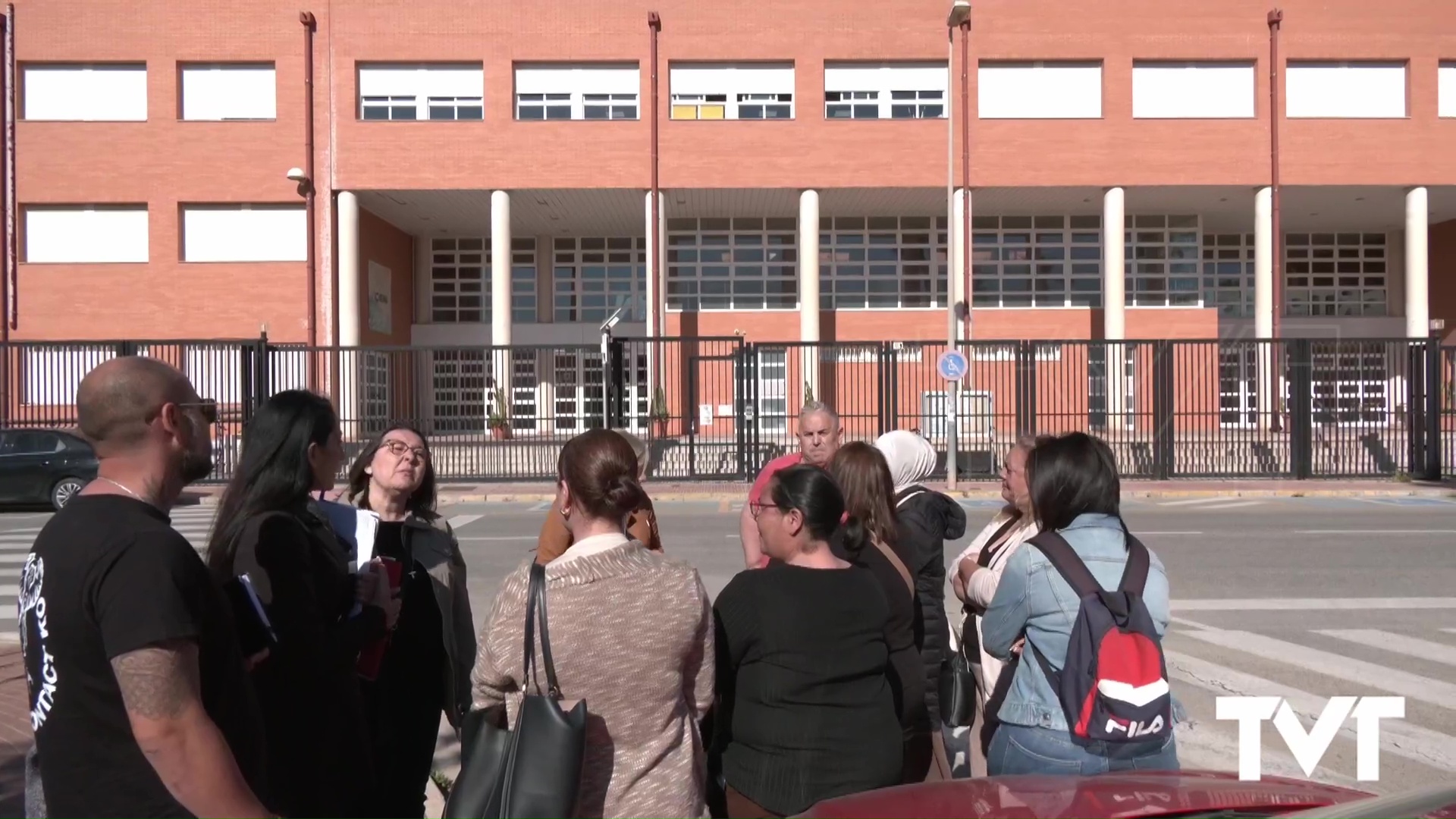 Imagen de Familias, Ampa, FAPA y COVAPA denuncian problemas de inseguridad en el IES Torrevigía y piden el cese de la directora