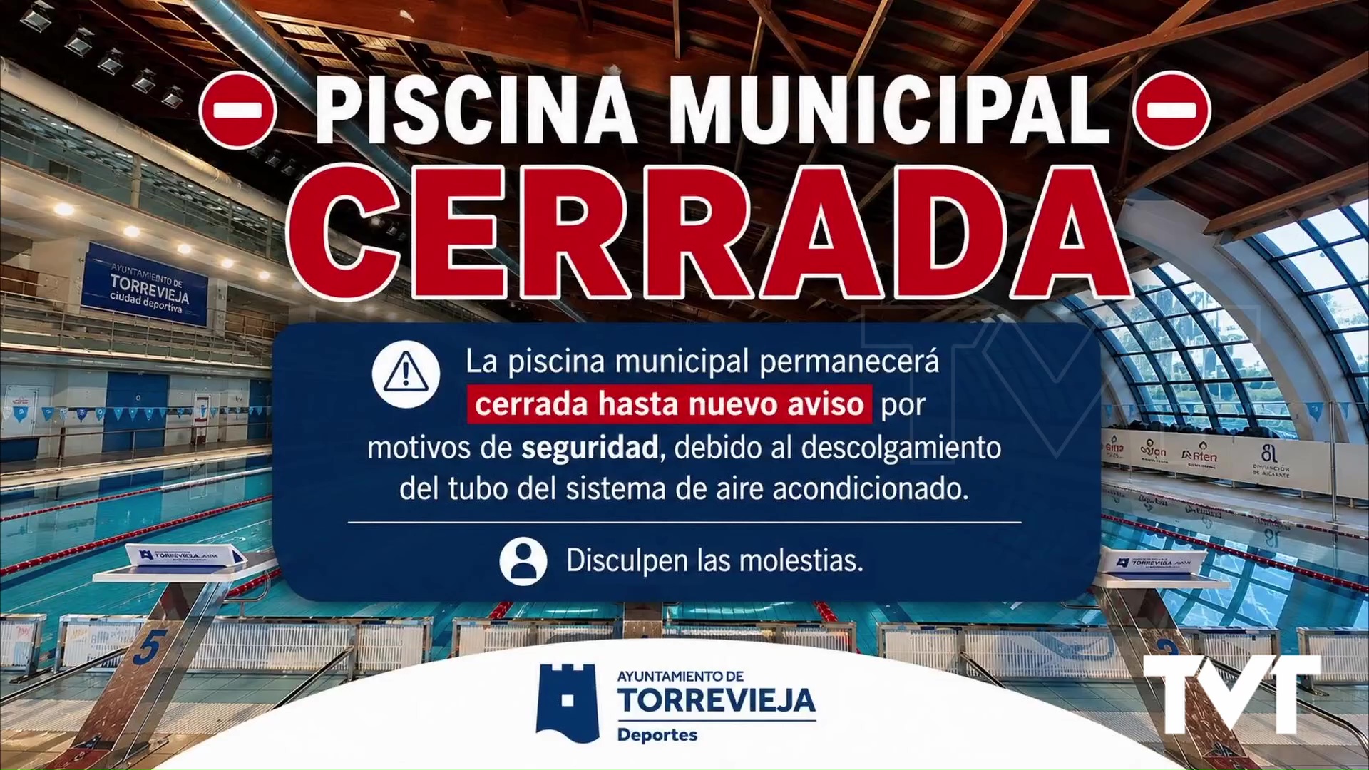 Imagen de Se desploma el conducto de climatización sobre la piscina climatizada del Palacio de los Deportes cuando se encontraba a pleno rendimiento