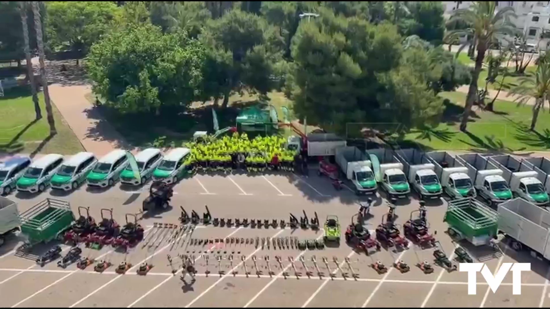 Imagen de Así es la nueva maquinaria, flota de vehículos, equipamiento y personal de la contrata de parques y jardines