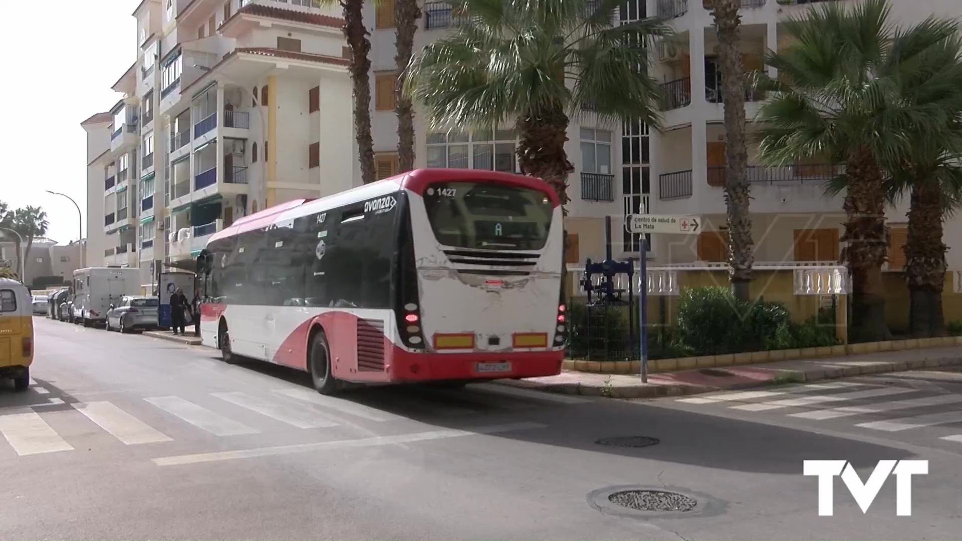 Imagen de Tras años de reivindicaciones los vecinos de La Mata contarán con una nueva conexión de autobús entre La Mata y el hospital de Torrevieja sin transbordos