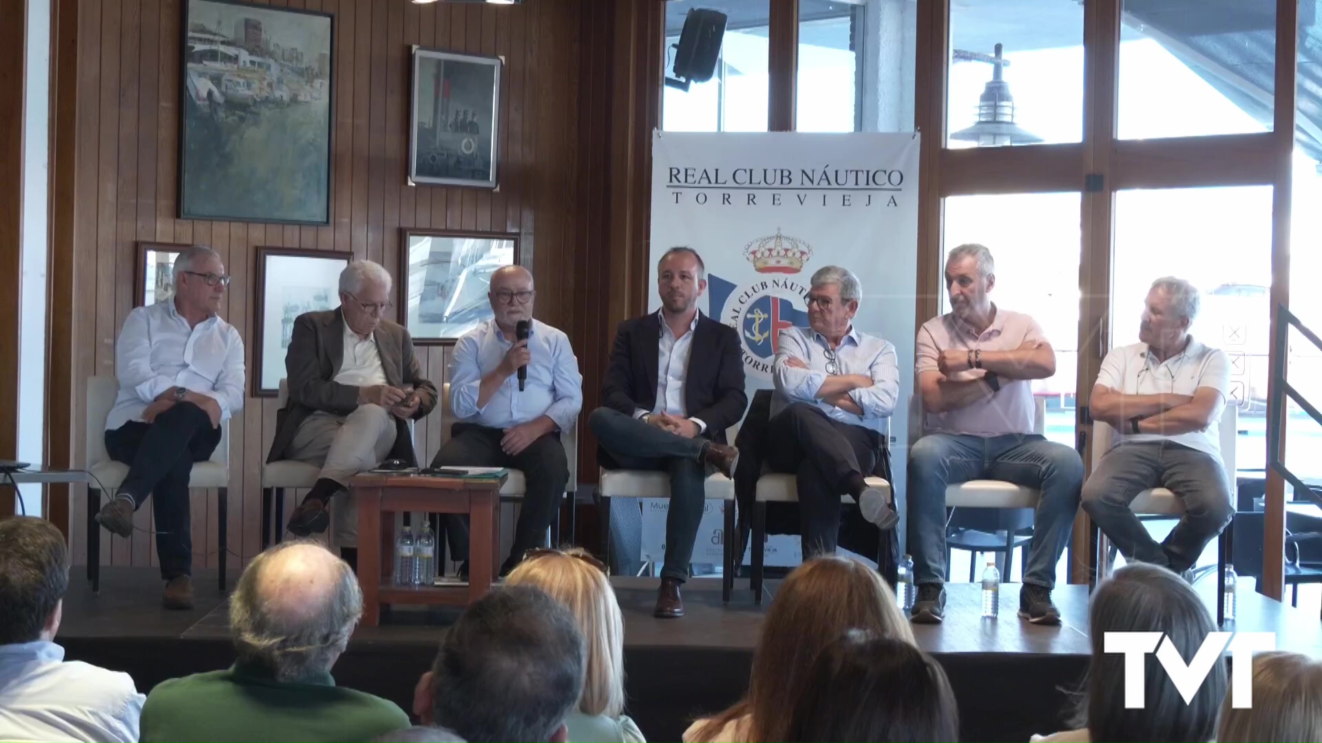 Imagen de Torrevieja recuerda a Mariano Galant con una mesa redonda y el Trofeo Flota 74 de la clase Snipe