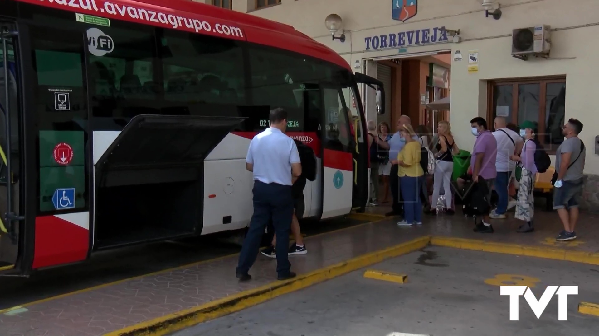 Imagen de El 1 de junio arranca el nuevo servicio de autobuses que refuerza la movilidad en la Vega Baja y su conexión con Alicante