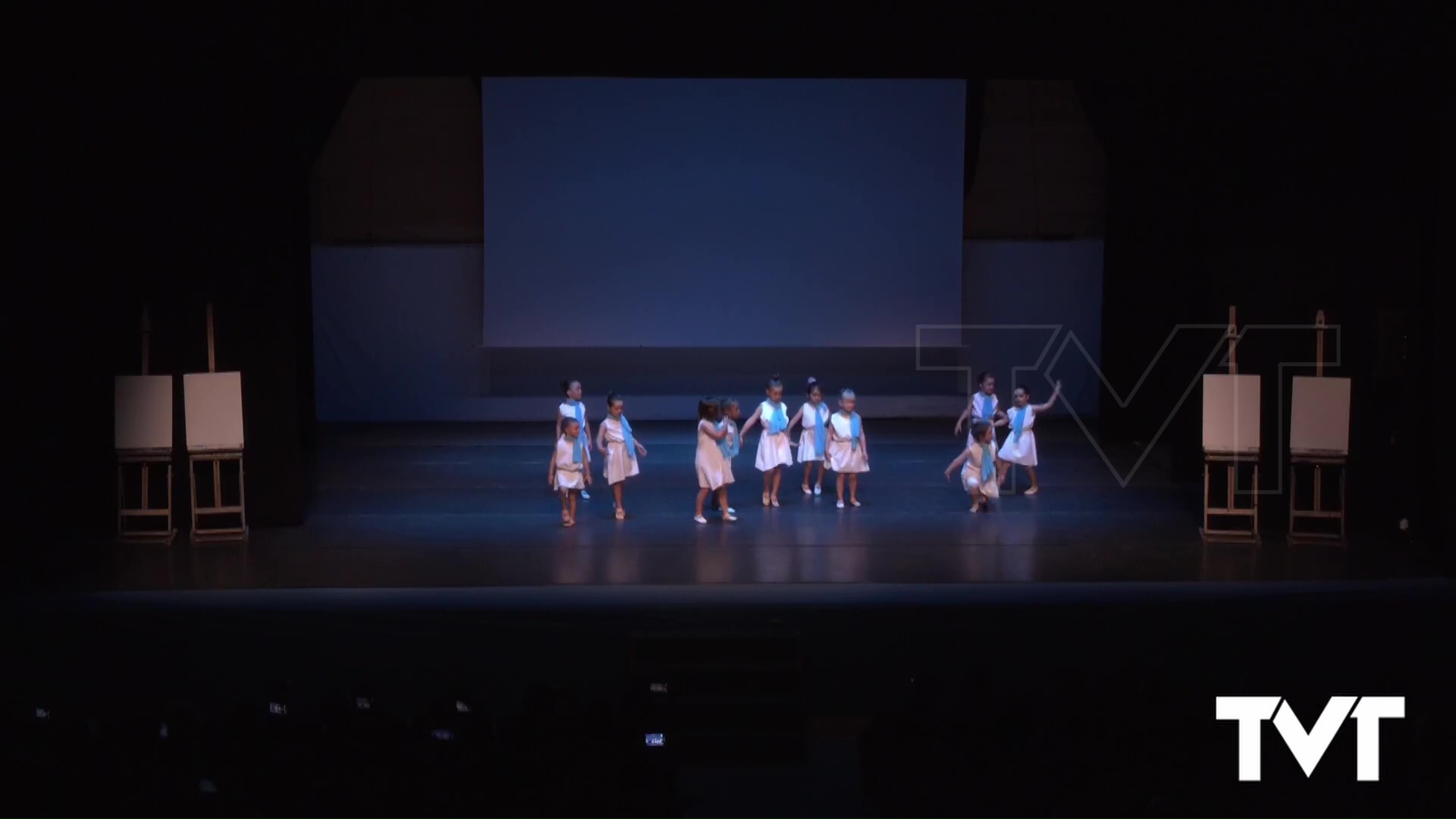 Imagen de Las escuelas municipales de danza y pintura presentan «El viaje del color»