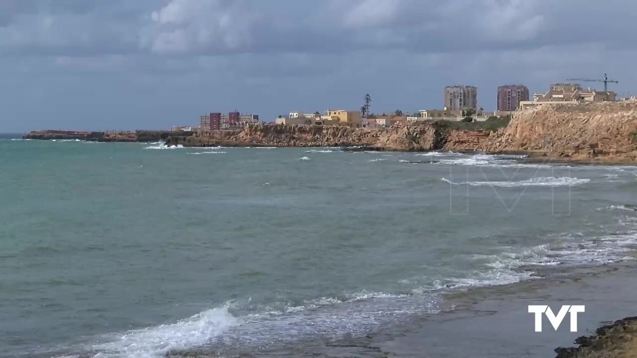 Imagen de Fallece un bañista en una cala de Torrevieja